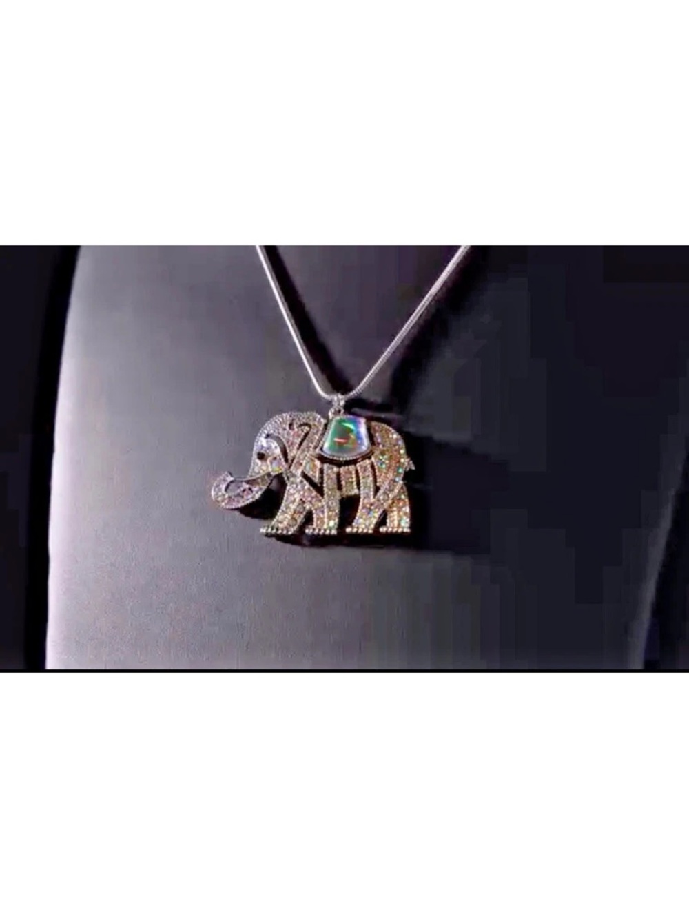 paparazzi Silver Elephant Pendant Necklace with Green Accent